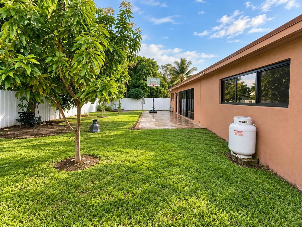70 NE 174TH DRIVE North Miami Beach, FL 33162