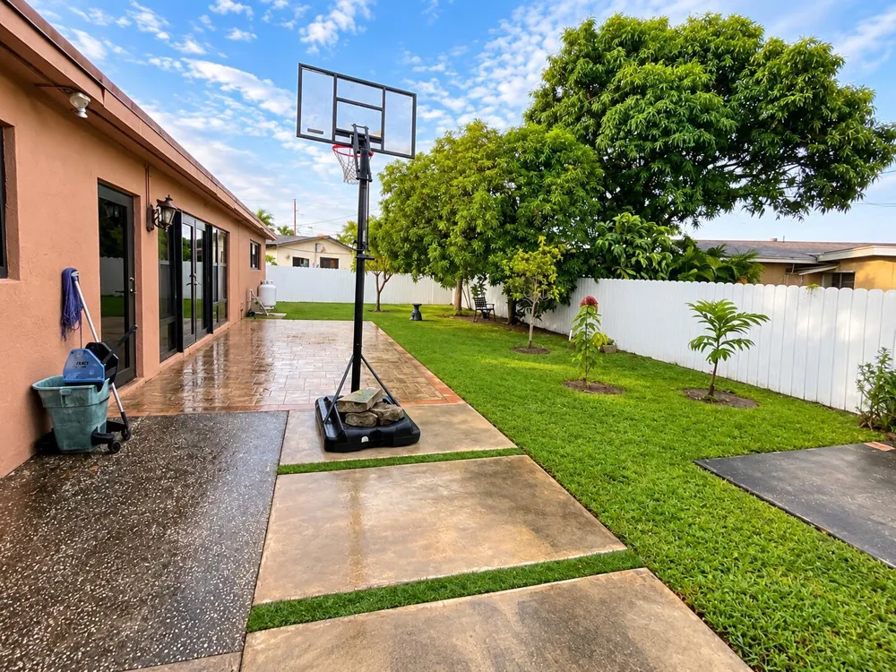 70 NE 174TH DRIVE North Miami Beach, FL 33162