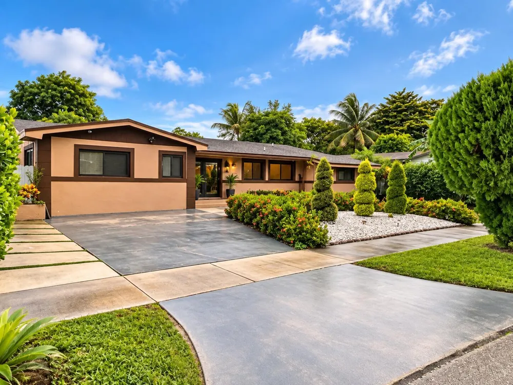 70 NE 174TH DRIVE North Miami Beach, FL 33162