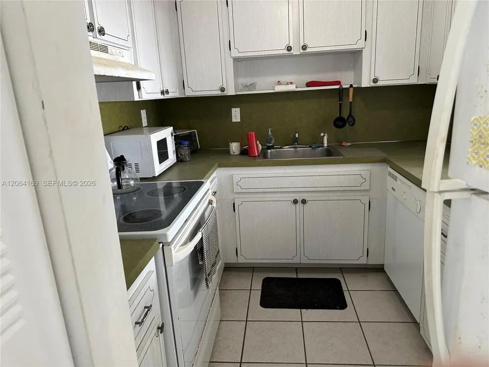 3665 NE 167th St #307 North Miami Beach, FL 33160