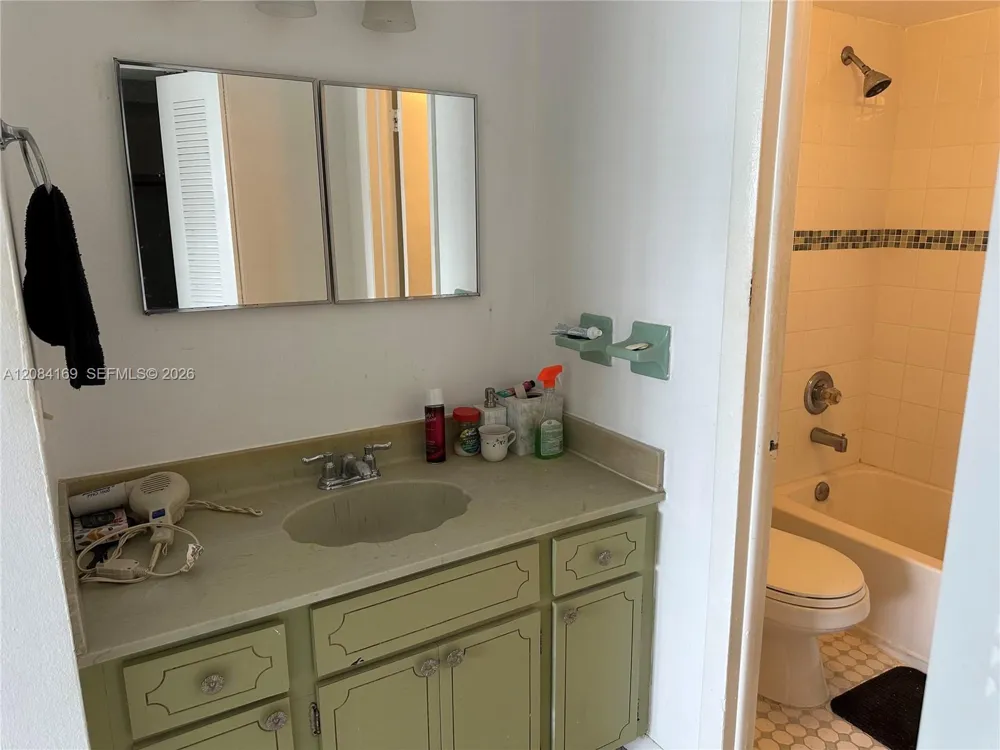 3665 NE 167th St #307 North Miami Beach, FL 33160