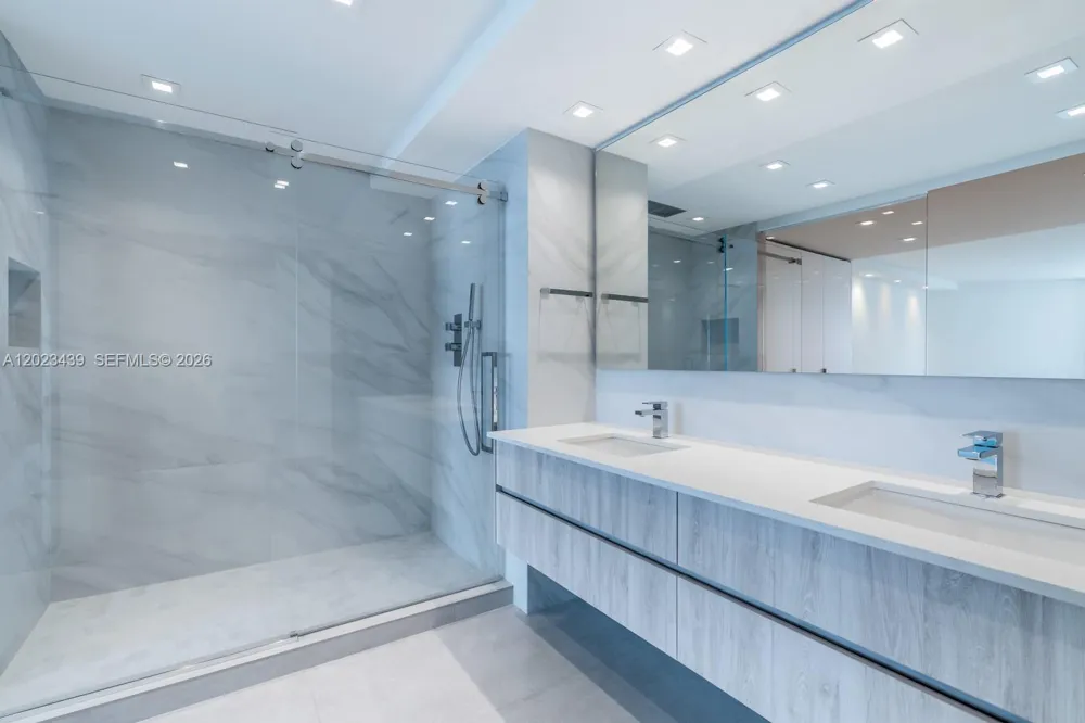 6301 Collins Ave #2502 Miami Beach, FL 33141