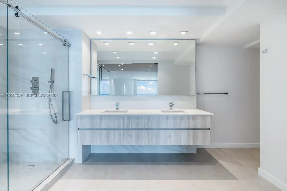 6301 Collins Ave #2502 Miami Beach, FL 33141