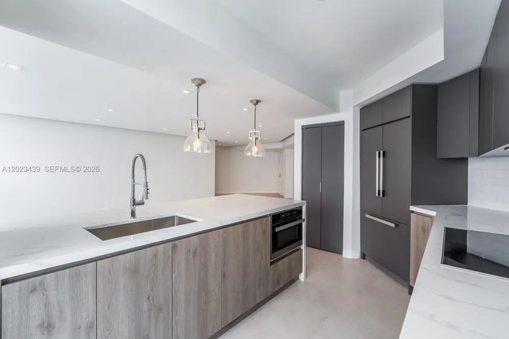 6301 Collins Ave #2502 Miami Beach, FL 33141