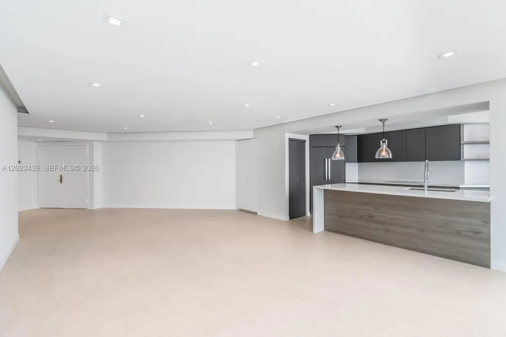 6301 Collins Ave #2502 Miami Beach, FL 33141