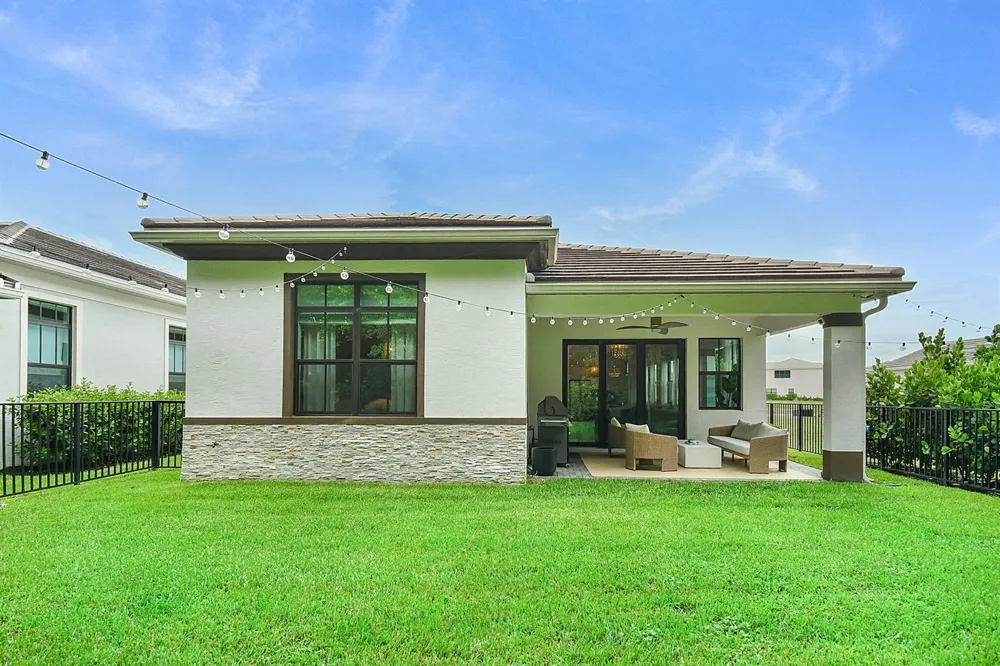 528 SE Fascino Circle SE Port St. Lucie, FL 34984