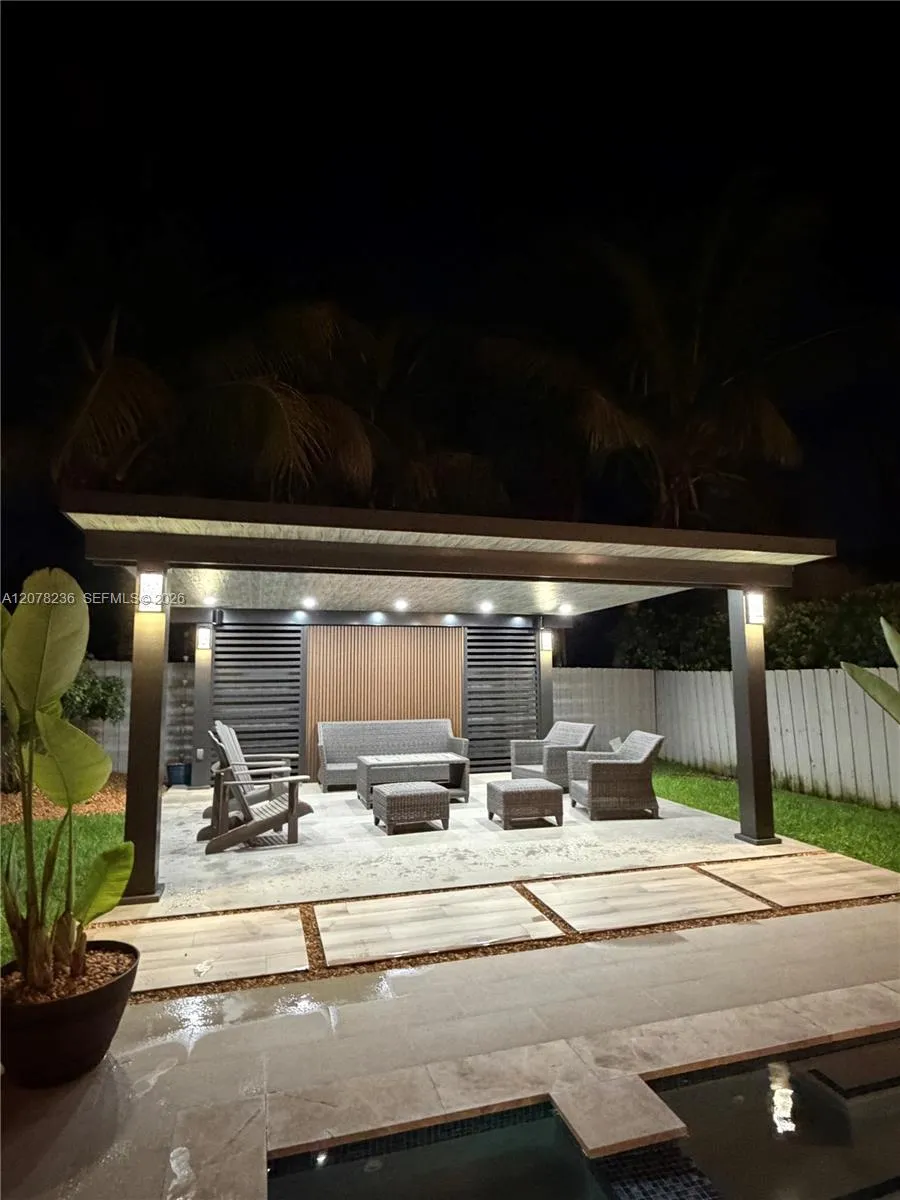 15420 SW 156th Ter Miami, FL 33187