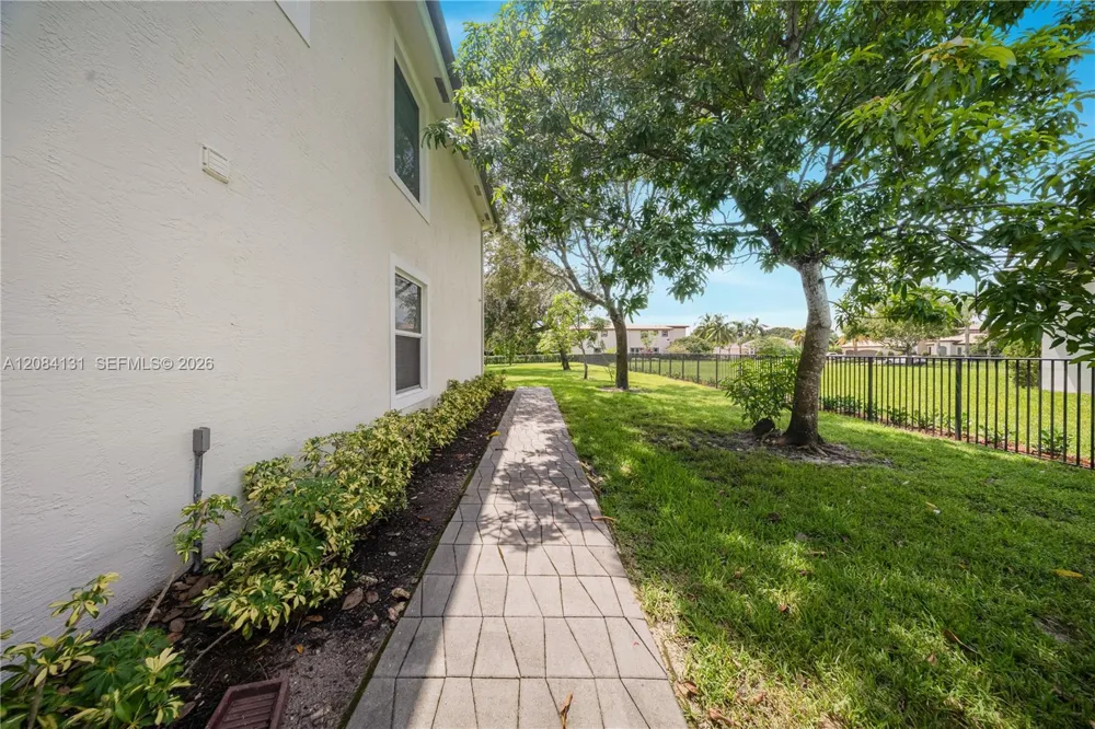 11406 Canyon Maple Blvd Davie, FL 33330