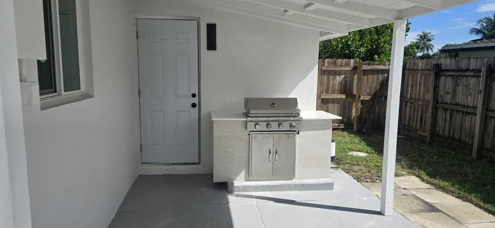 160 NE 60TH STREET Oakland Park, FL 33334
