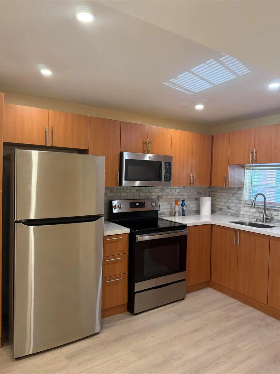 830 S HOLLYBROOK DRIVE #204 Pembroke Pines, FL 33025