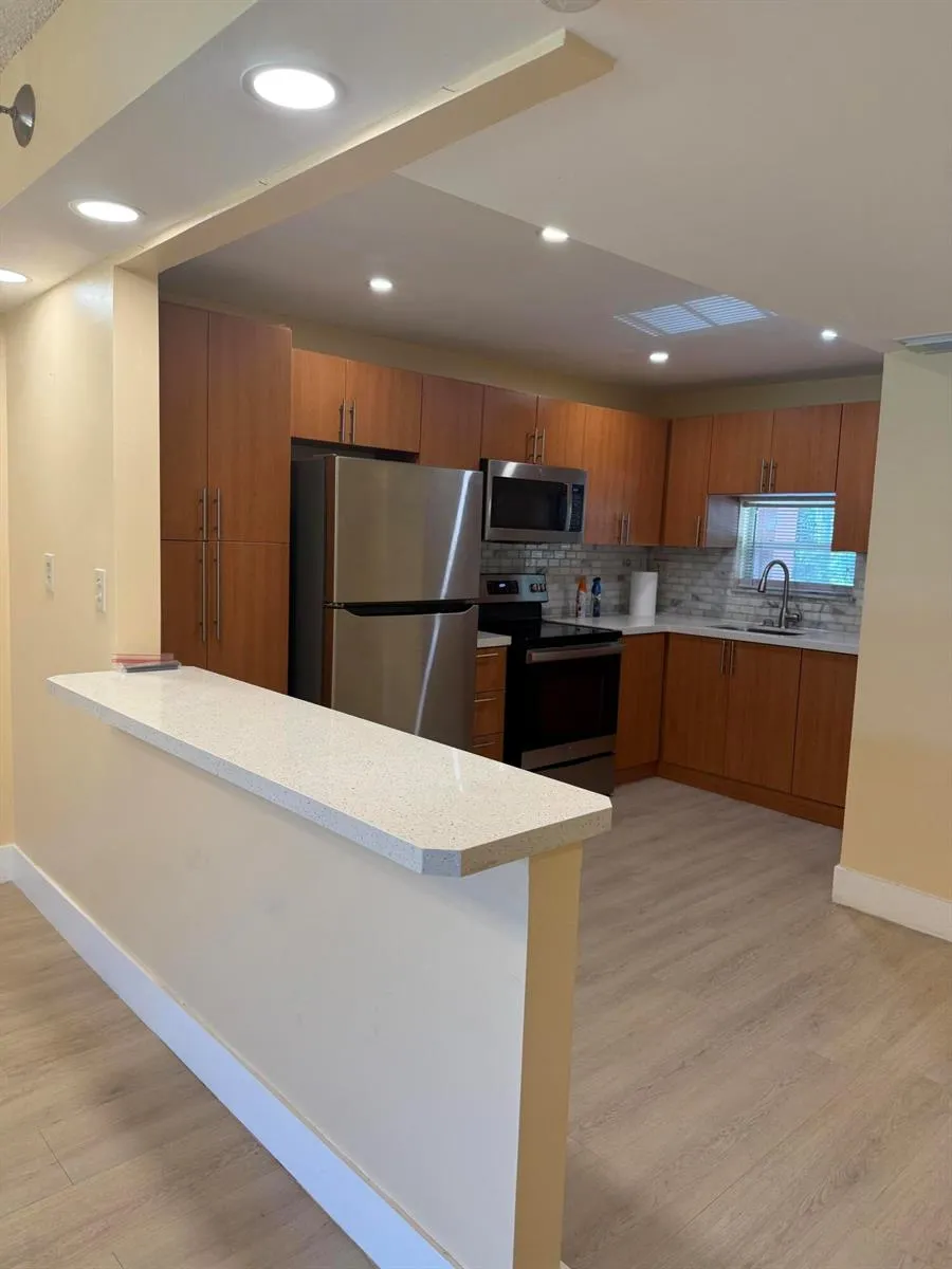 830 S HOLLYBROOK DRIVE #204 Pembroke Pines, FL 33025