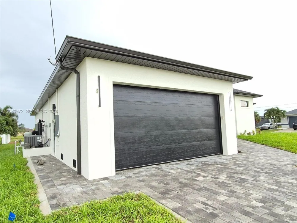 3301 NW 5 St Cape Coral, FL 33993