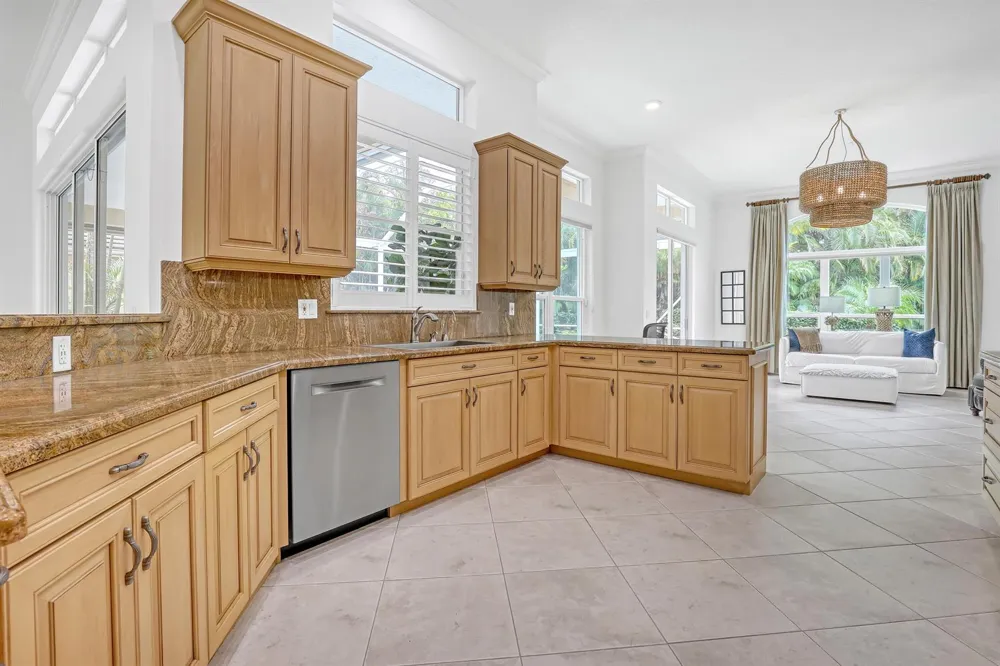 23 Windward Isle Palm Beach Gardens, FL 33418