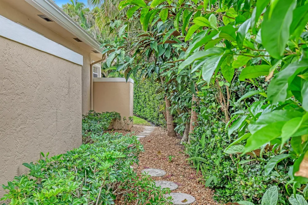23 Windward Isle Palm Beach Gardens, FL 33418
