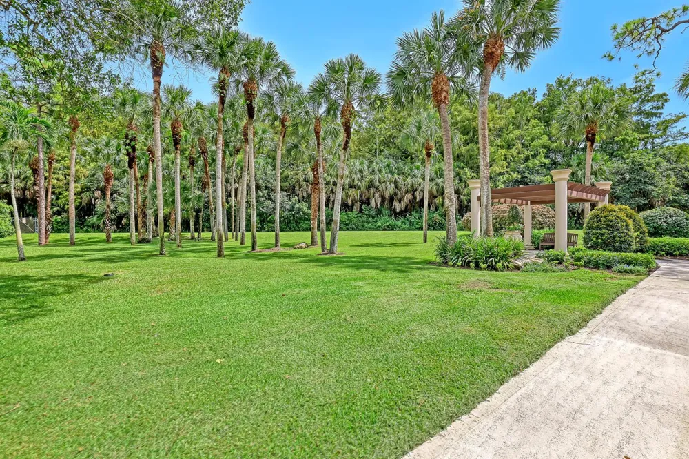 23 Windward Isle Palm Beach Gardens, FL 33418