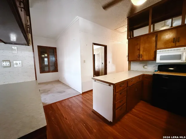 32 Baylor Brackettville, TX 78832