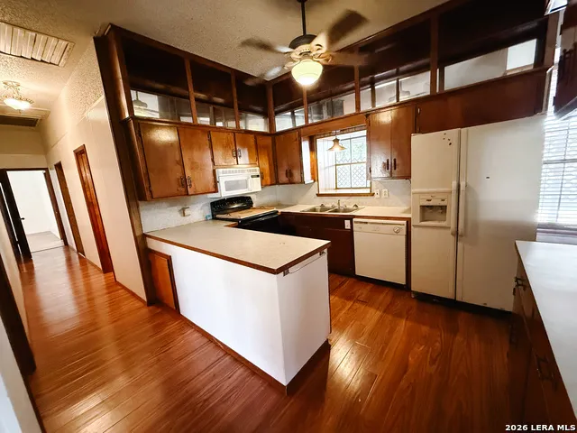 32 Baylor Brackettville, TX 78832