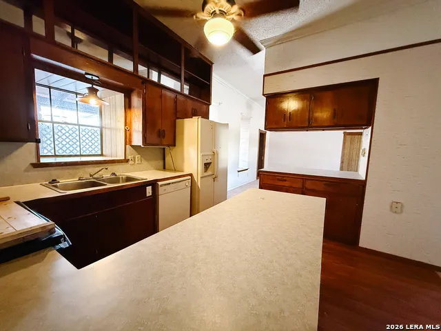 32 Baylor Brackettville, TX 78832