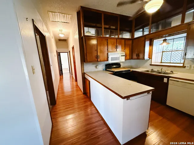 32 Baylor Brackettville, TX 78832