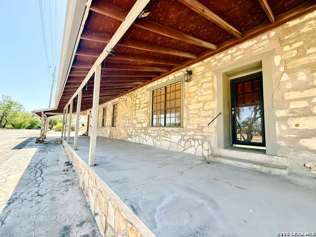 32 Baylor Brackettville, TX 78832