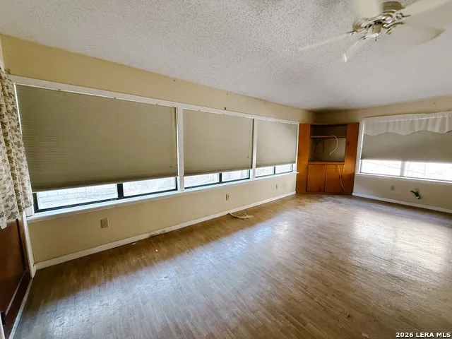 32 Baylor Brackettville, TX 78832
