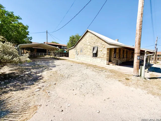 32 Baylor Brackettville, TX 78832