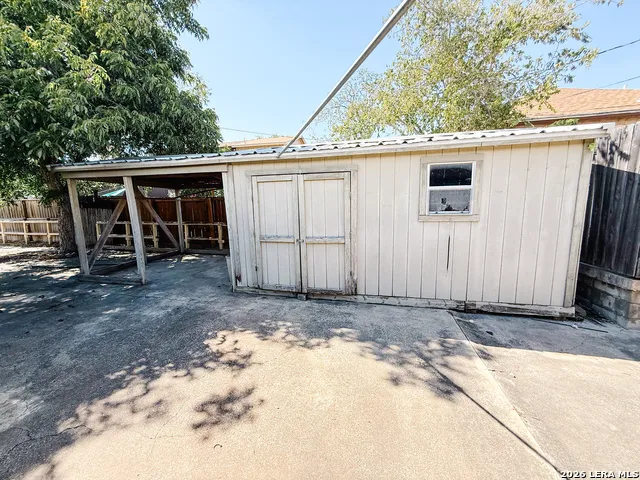 32 Baylor Brackettville, TX 78832