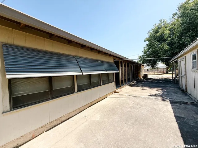 32 Baylor Brackettville, TX 78832