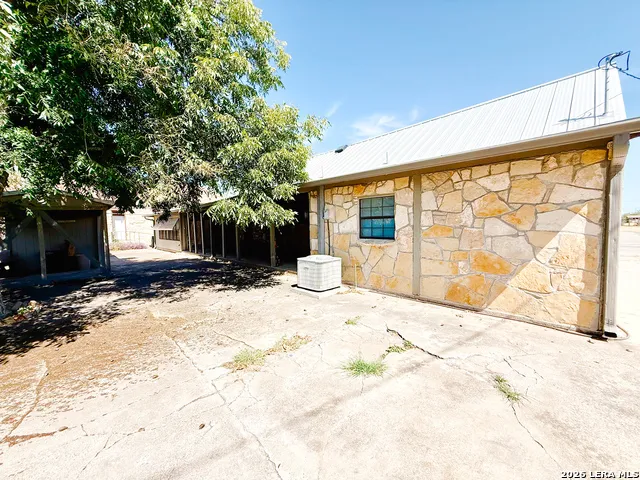 32 Baylor Brackettville, TX 78832