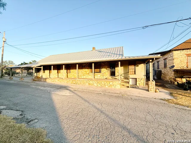 32 Baylor Brackettville, TX 78832