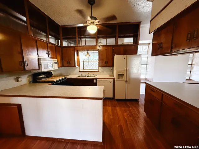 32 Baylor Brackettville, TX 78832