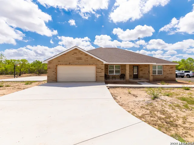 384 CR 124 Floresville, TX 78114