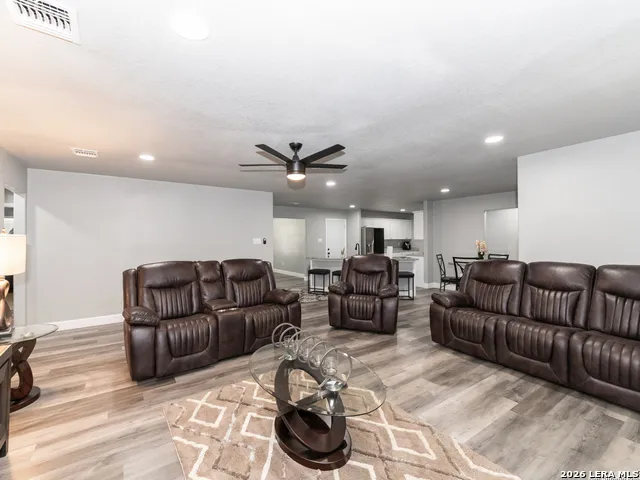 384 CR 124 Floresville, TX 78114