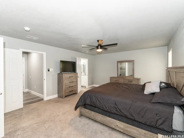 384 CR 124 Floresville, TX 78114