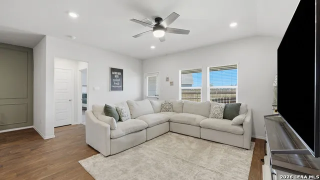 433 DEBORAH DR New Braunfels, TX 78130