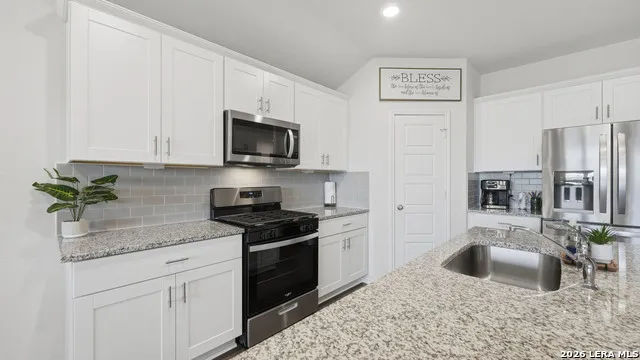 433 DEBORAH DR New Braunfels, TX 78130