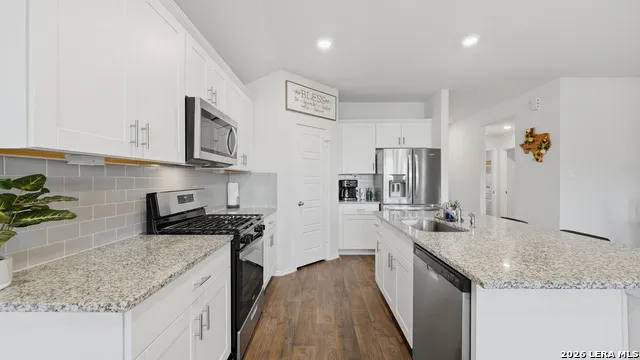433 DEBORAH DR New Braunfels, TX 78130