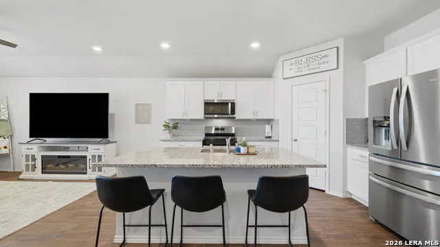 433 DEBORAH DR New Braunfels, TX 78130