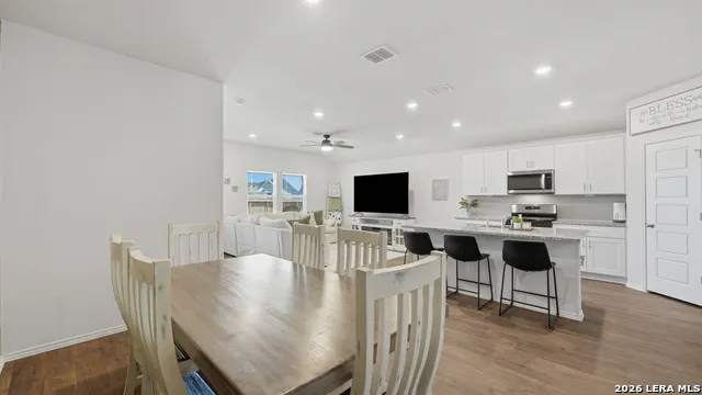 433 DEBORAH DR New Braunfels, TX 78130