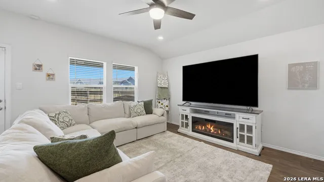 433 DEBORAH DR New Braunfels, TX 78130