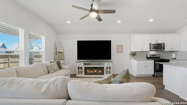 433 DEBORAH DR New Braunfels, TX 78130