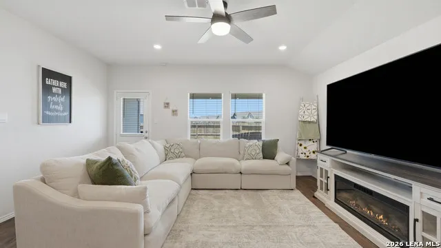 433 DEBORAH DR New Braunfels, TX 78130