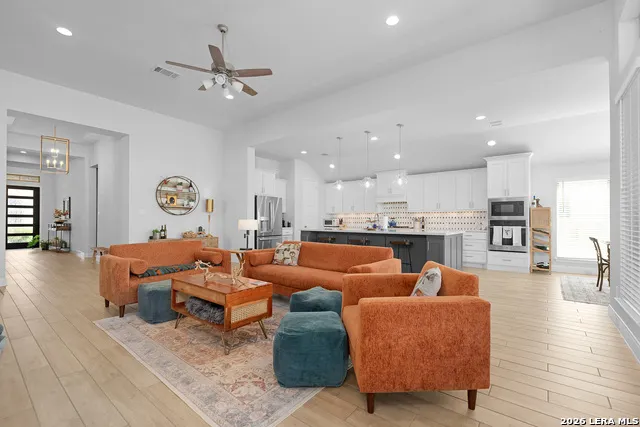 1713 FIELD BRK Seguin, TX 78155