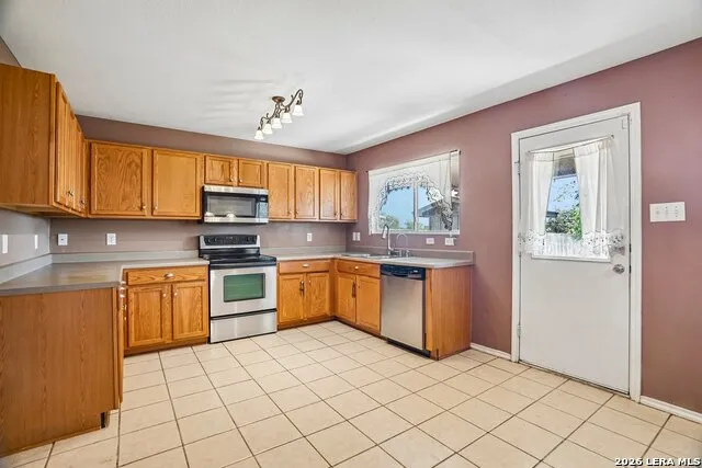 16406 Clydesdale Run Selma, TX 78154