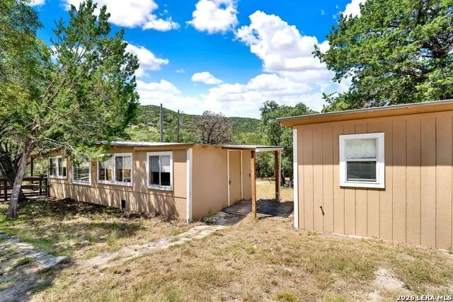 223 CANYON VIEW DR Pipe Creek, TX 78063