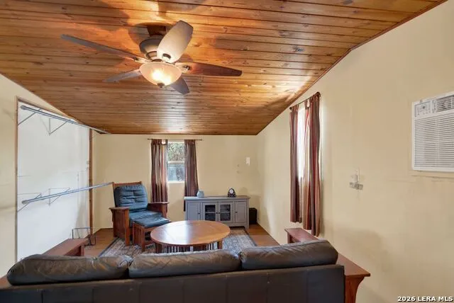 223 CANYON VIEW DR Pipe Creek, TX 78063