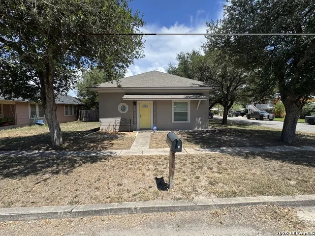 423 S 6TH ST Kenedy, TX 78119