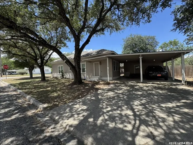 423 S 6TH ST Kenedy, TX 78119