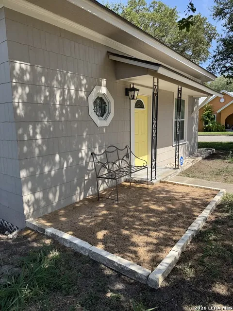 423 S 6TH ST Kenedy, TX 78119