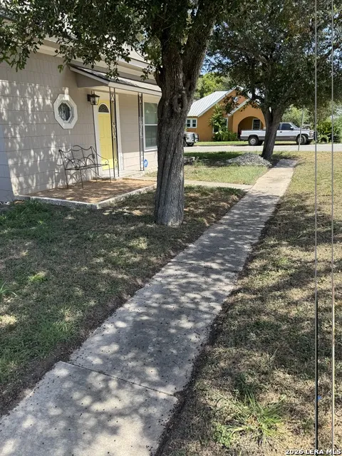 423 S 6TH ST Kenedy, TX 78119